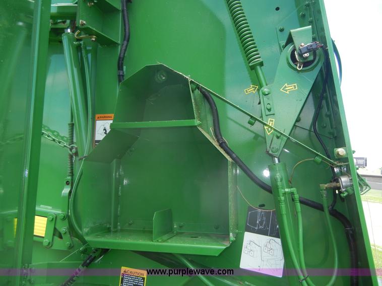 image for item A2111 2004 John Deere 567 round baler