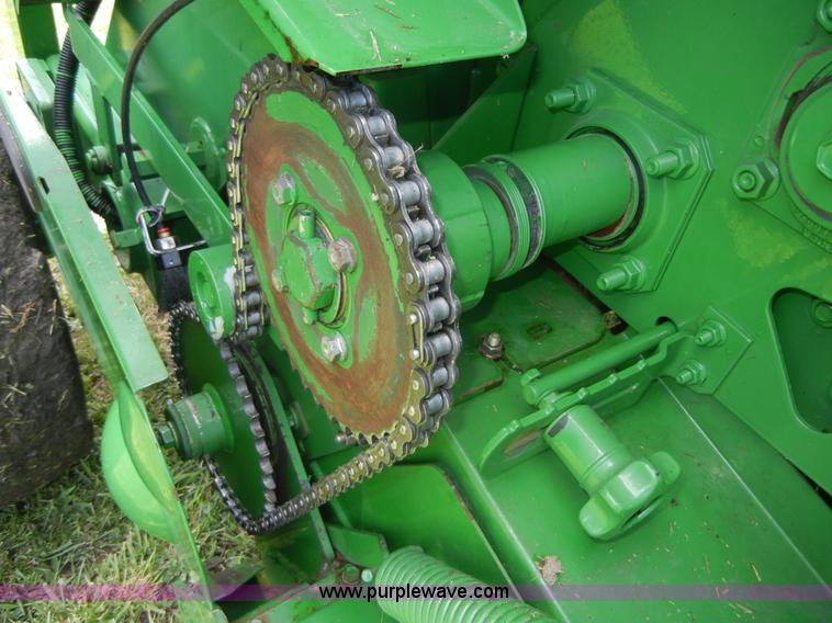 image for item A2111 2004 John Deere 567 round baler