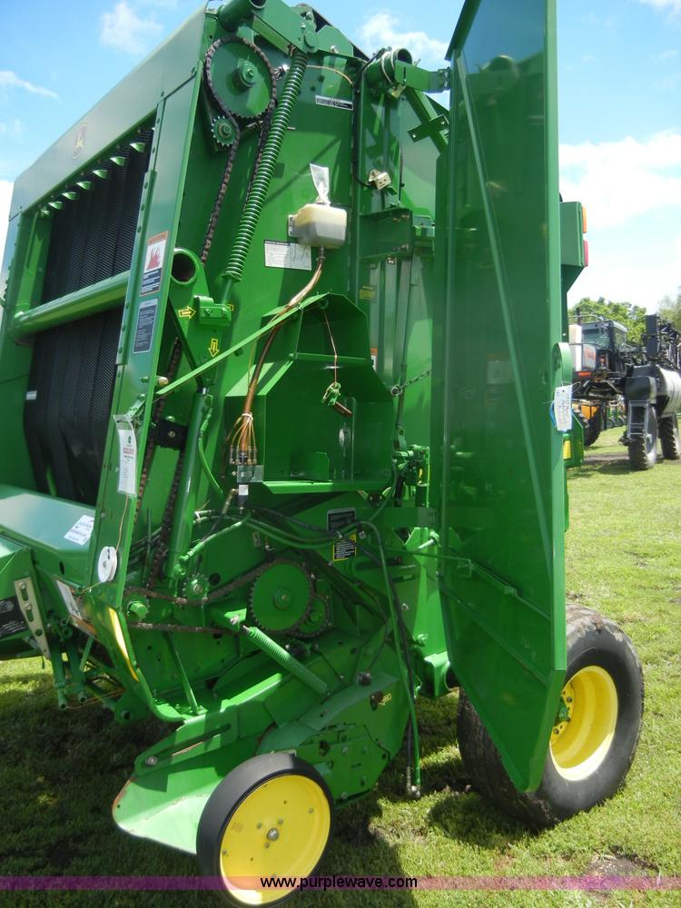 image for item A2111 2004 John Deere 567 round baler