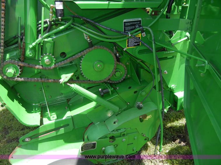 image for item A2111 2004 John Deere 567 round baler
