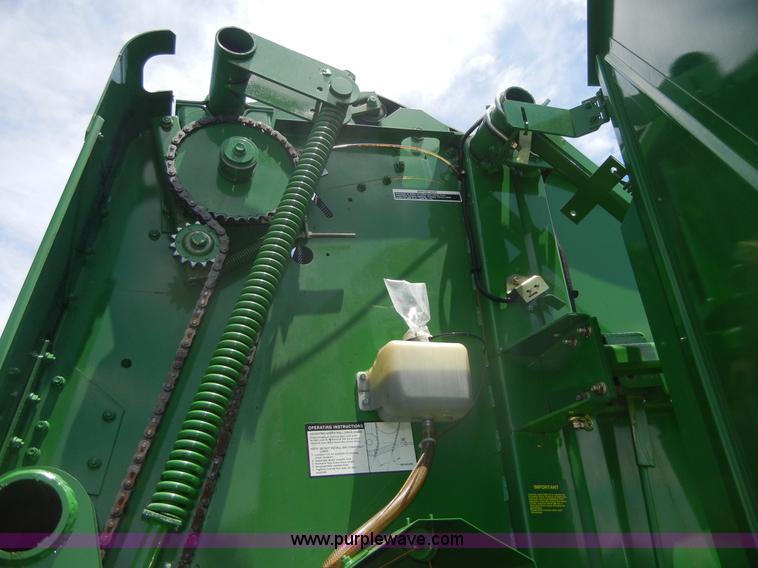 image for item A2111 2004 John Deere 567 round baler
