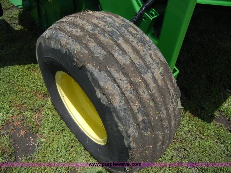 image for item A2111 2004 John Deere 567 round baler