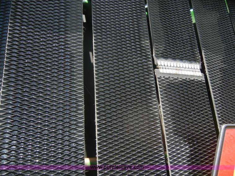 image for item A2111 2004 John Deere 567 round baler