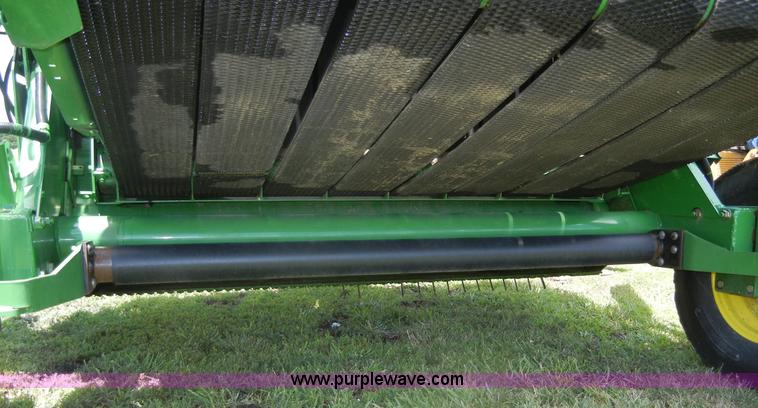 image for item A2111 2004 John Deere 567 round baler