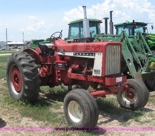 image for item A2507 1964 Farmall 706 tractor