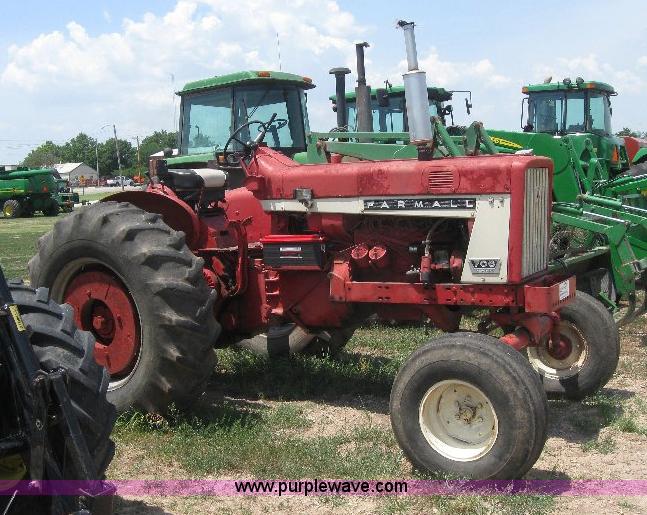 image for item A2507 1964 Farmall 706 tractor