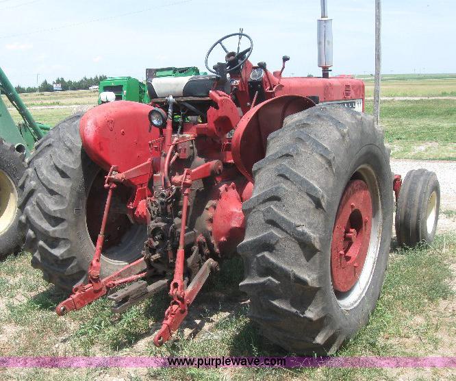 image for item A2507 1964 Farmall 706 tractor