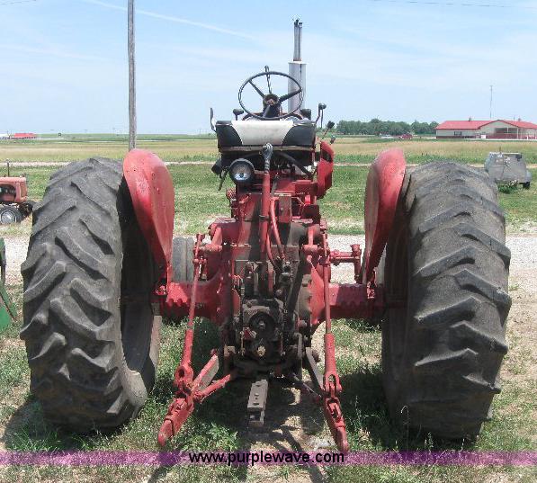 image for item A2507 1964 Farmall 706 tractor