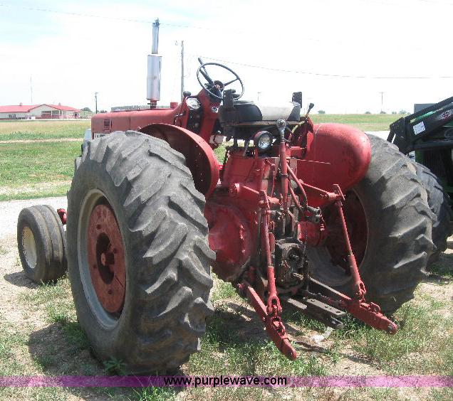 image for item A2507 1964 Farmall 706 tractor