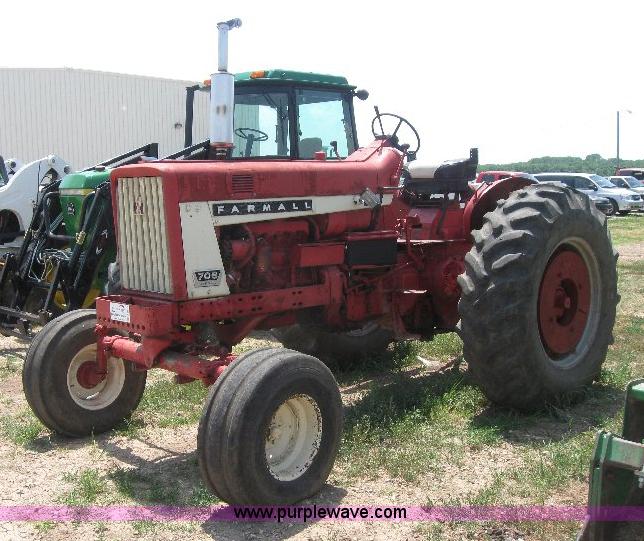 image for item A2507 1964 Farmall 706 tractor