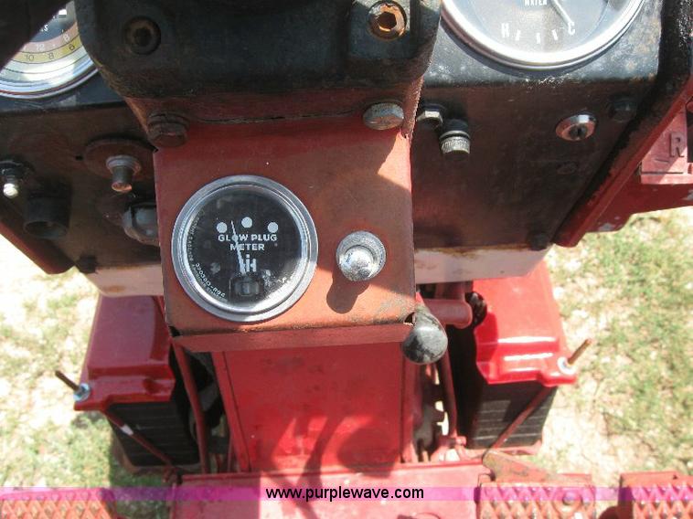image for item A2507 1964 Farmall 706 tractor