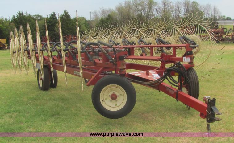 image for item A3613 2009 H&S BF16 bi-fold rake