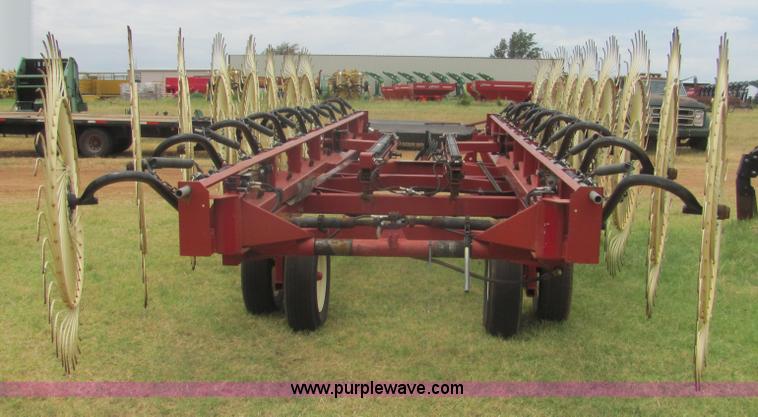 image for item A3613 2009 H&S BF16 bi-fold rake