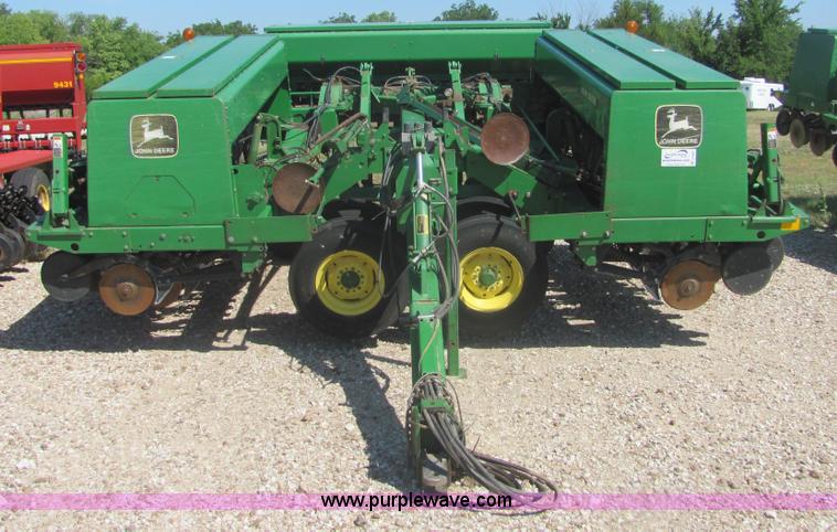 image for item A3681 1995 John Deere 455 35' folding drill