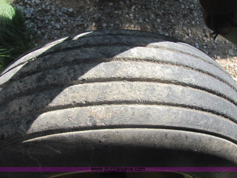 image for item A3681 1995 John Deere 455 35' folding drill