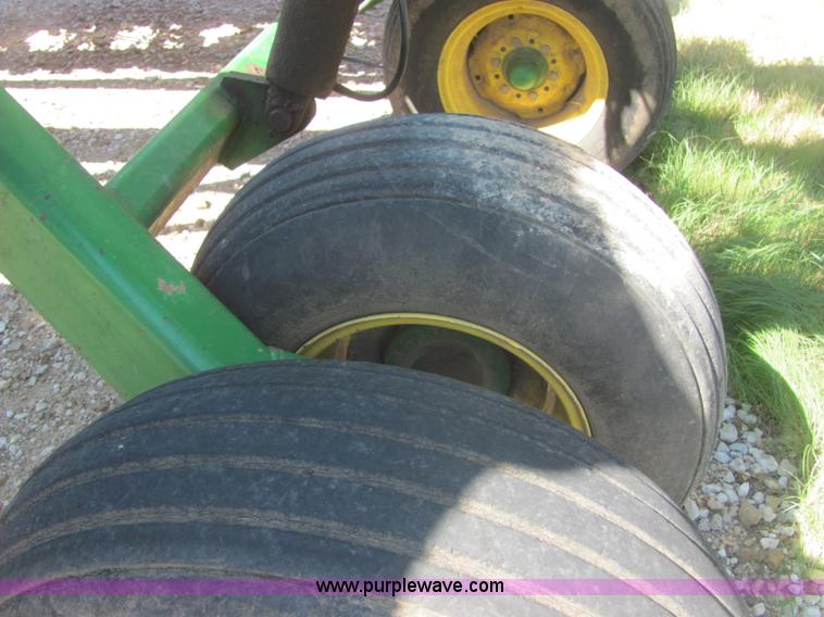 image for item A3681 1995 John Deere 455 35' folding drill