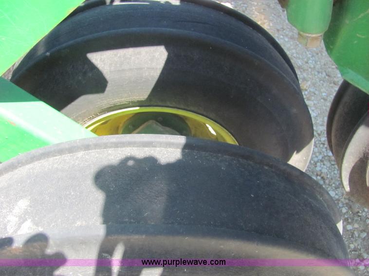 image for item A3681 1995 John Deere 455 35' folding drill