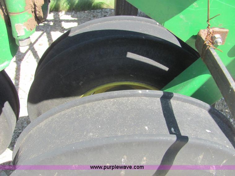 image for item A3681 1995 John Deere 455 35' folding drill