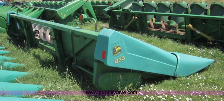 image for item A3758 1996 John Deere 893 8 row corn head