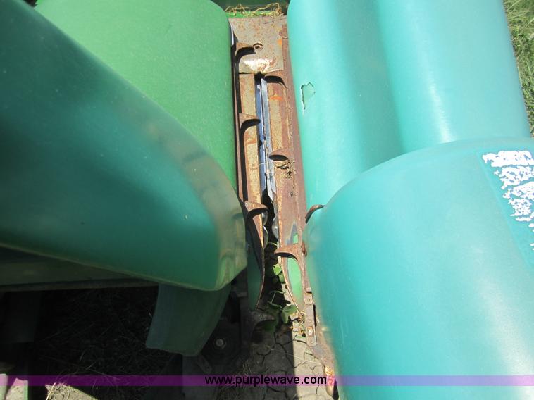 image for item A3758 1996 John Deere 893 8 row corn head