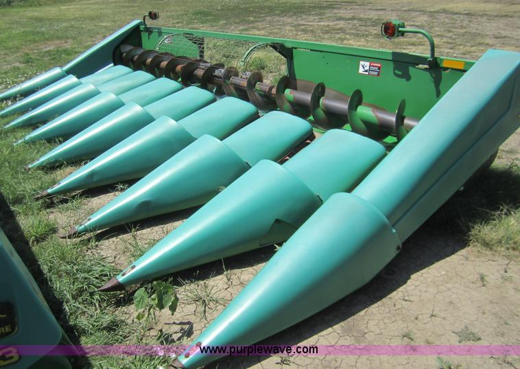 image for item A3759 1995 John Deere 893 8 row corn head