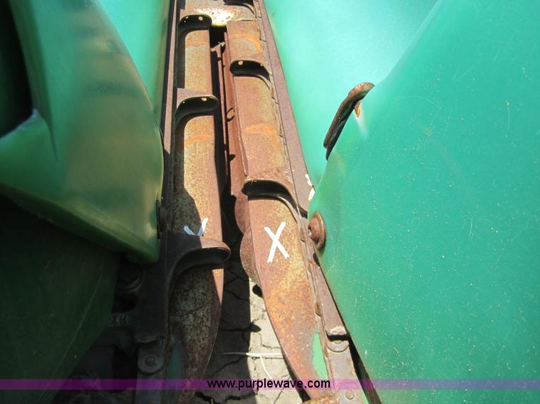 image for item A3759 1995 John Deere 893 8 row corn head