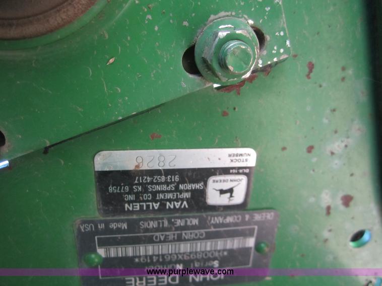 image for item A3759 1995 John Deere 893 8 row corn head