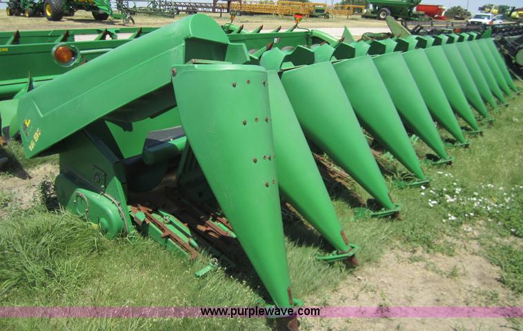 image for item A3760 1998 John Deere 1293 12 row corn head