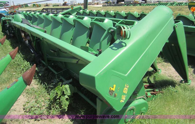 image for item A3760 1998 John Deere 1293 12 row corn head