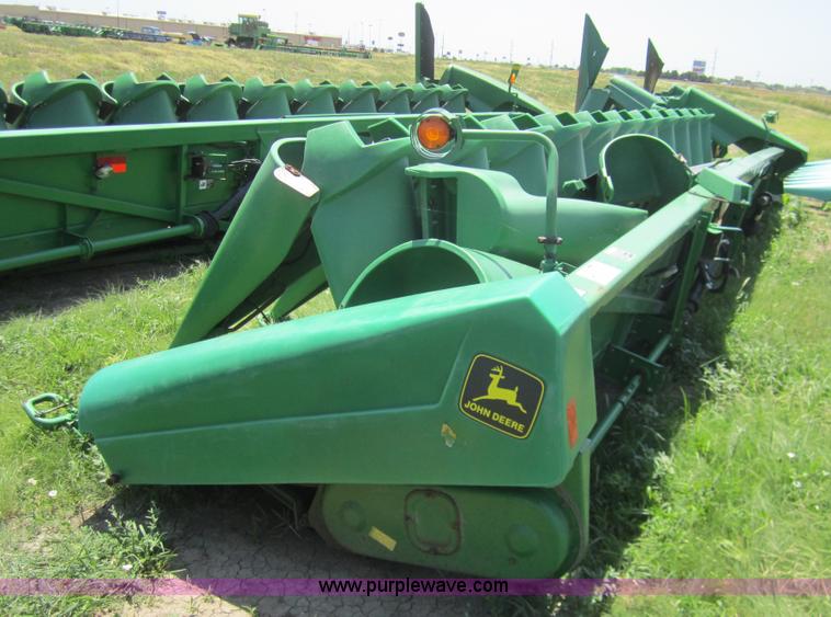 image for item A3760 1998 John Deere 1293 12 row corn head
