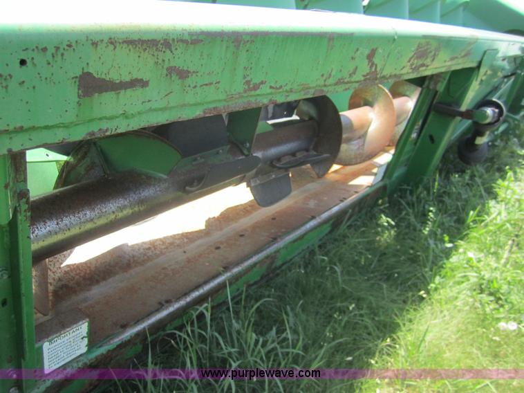image for item A3760 1998 John Deere 1293 12 row corn head