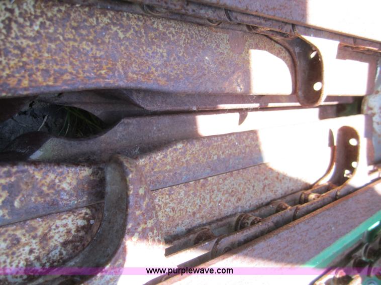 image for item A3760 1998 John Deere 1293 12 row corn head