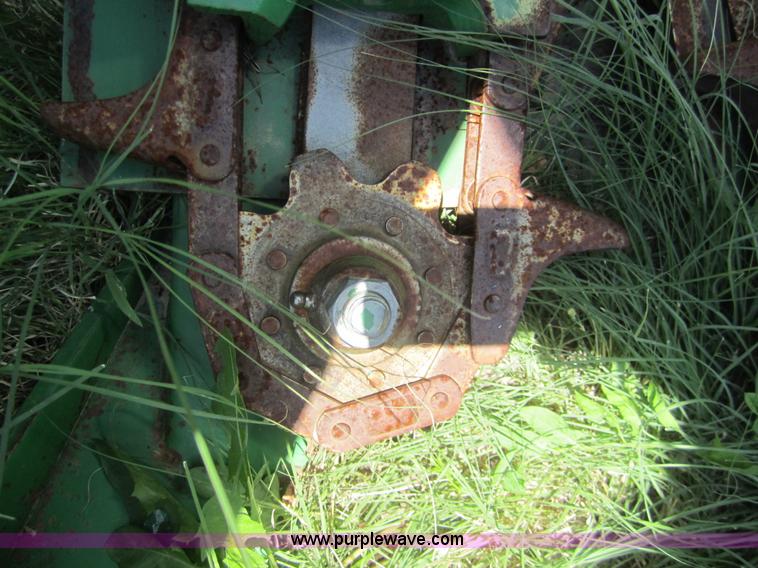 image for item A3760 1998 John Deere 1293 12 row corn head