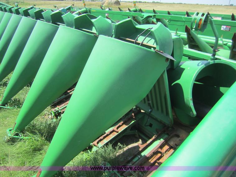 image for item A3760 1998 John Deere 1293 12 row corn head