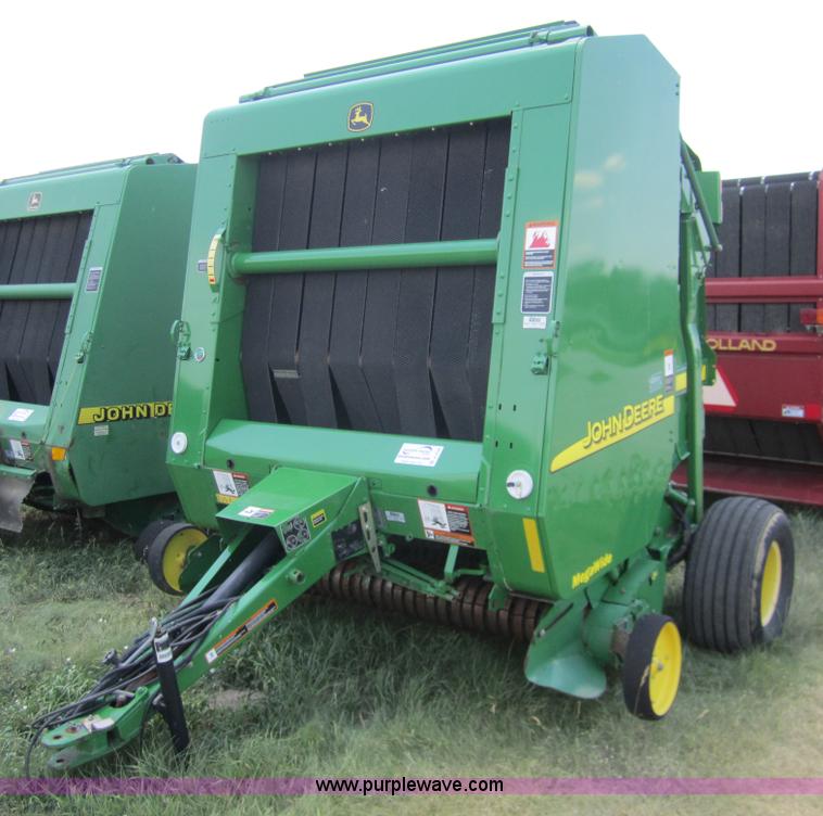 image for item A3769 2003 John Deere 567 round baler