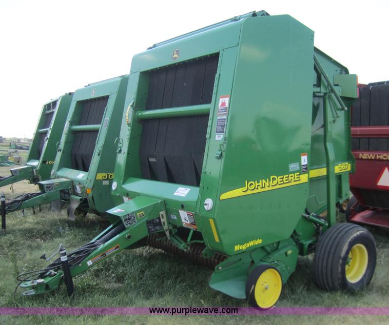 image for item A3769 2003 John Deere 567 round baler