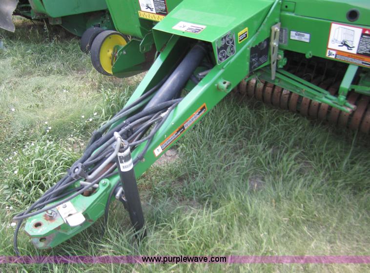 image for item A3769 2003 John Deere 567 round baler