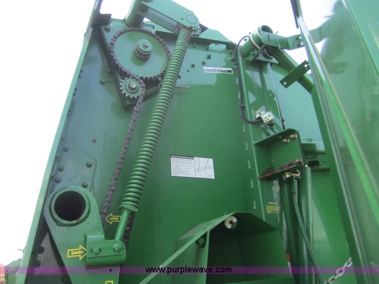 image for item A3769 2003 John Deere 567 round baler