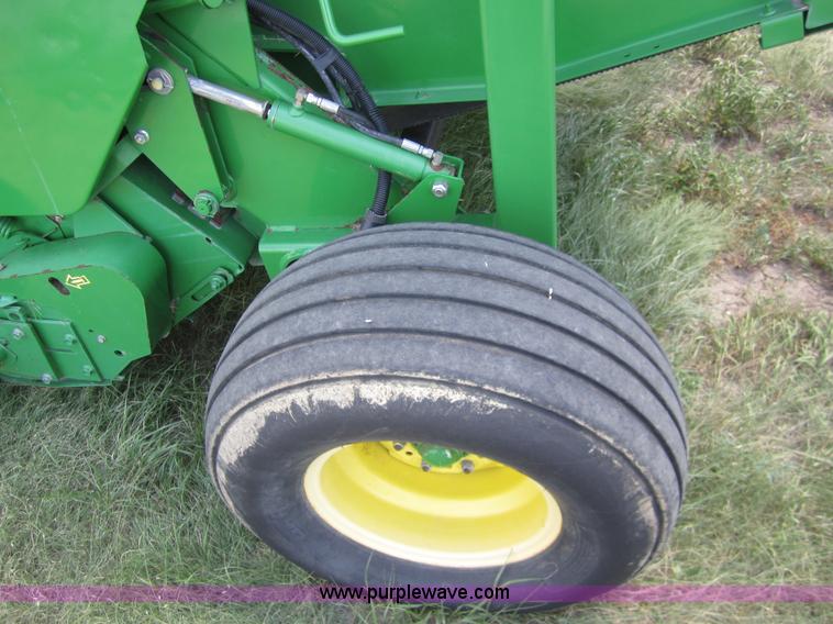 image for item A3769 2003 John Deere 567 round baler