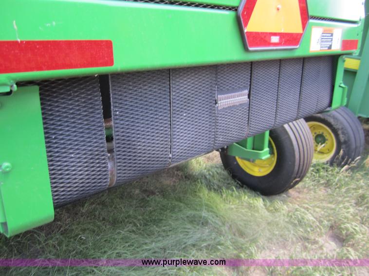 image for item A3769 2003 John Deere 567 round baler