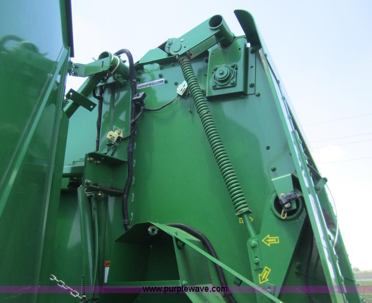image for item A3769 2003 John Deere 567 round baler