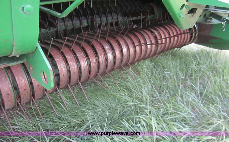 image for item A3769 2003 John Deere 567 round baler