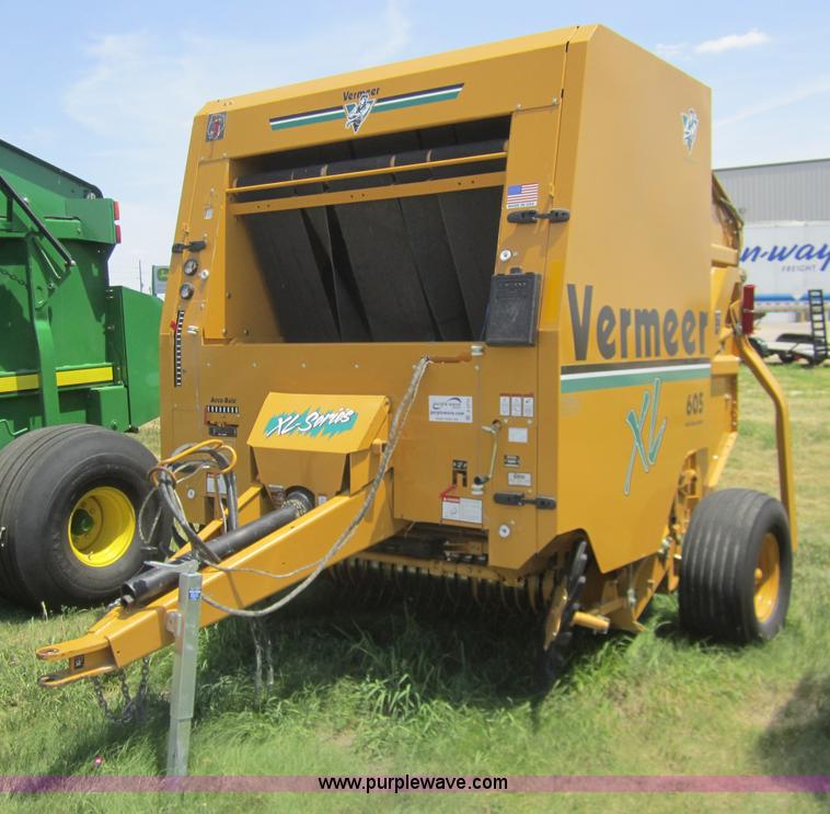 image for item A3770 2001 Vermeer 605XL round baler