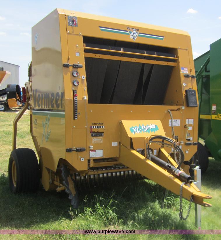 image for item A3770 2001 Vermeer 605XL round baler