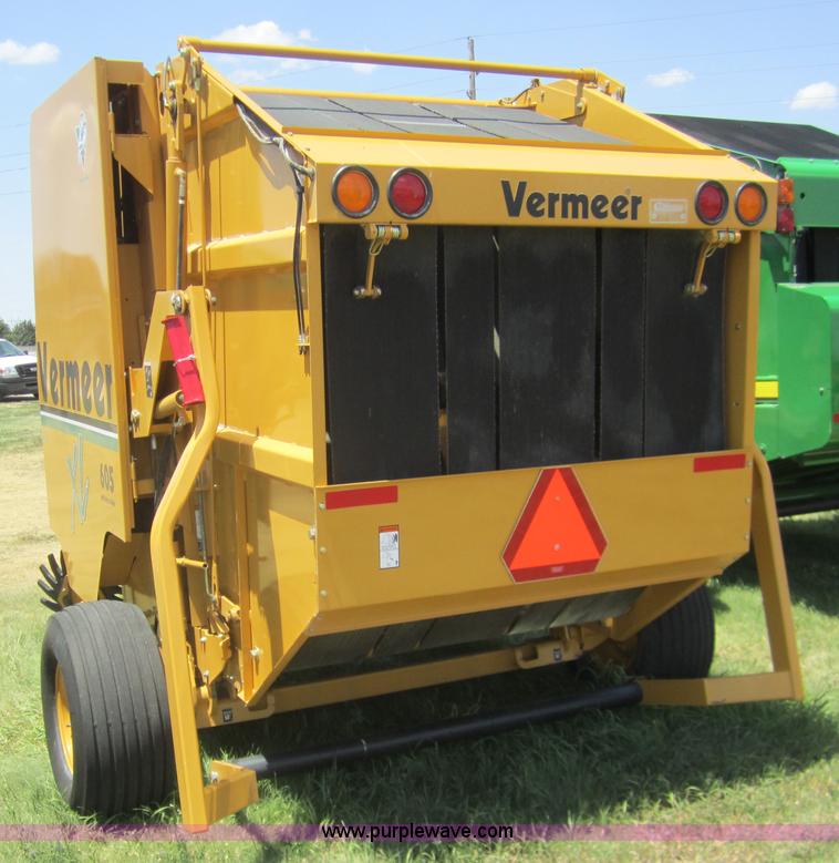 image for item A3770 2001 Vermeer 605XL round baler