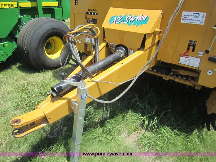 image for item A3770 2001 Vermeer 605XL round baler