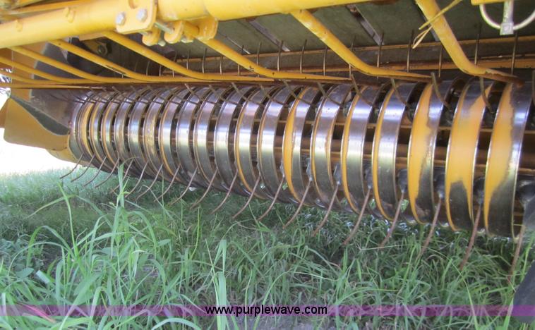 image for item A3770 2001 Vermeer 605XL round baler