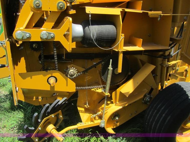 image for item A3770 2001 Vermeer 605XL round baler