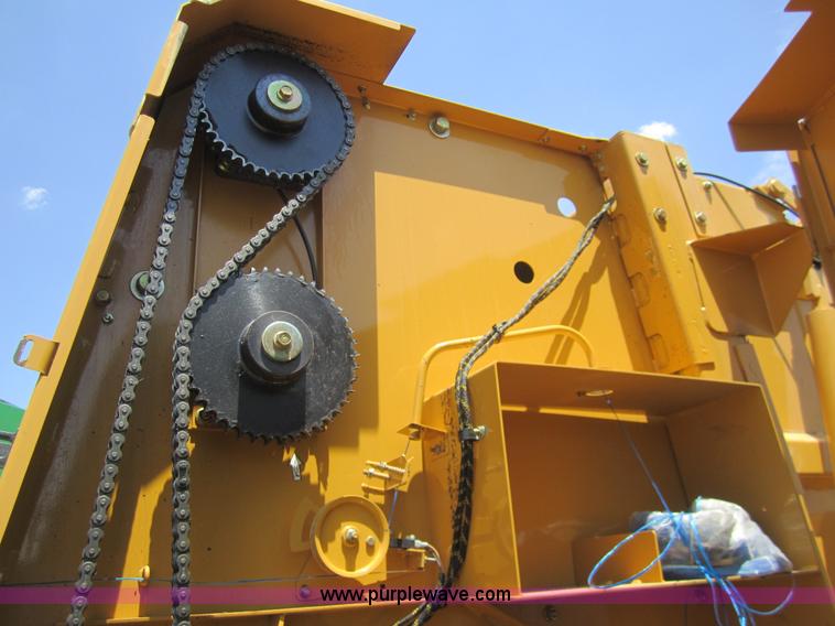 image for item A3770 2001 Vermeer 605XL round baler