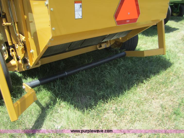 image for item A3770 2001 Vermeer 605XL round baler